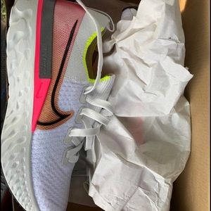 Nike Women’s react infinity run fly knit shoes
